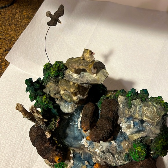 Classic Treasures. Vintage. Musical Bears and Wolves Water Fountain. Rare. - Picture 5 of 9